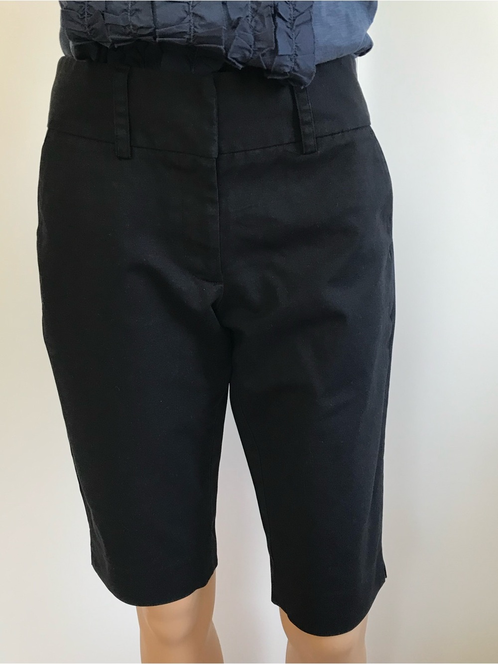 VGUC Apt. 9 stretch Maxwell fitted black bermuda shorts size 2